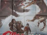 Affiche française du film « Crocs blancs », mettant en scène un chien attaquant un homme armé d'un pistolet