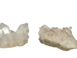 deux morceaux de quartz transparent sur fond blanc