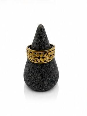Bague en or jaune ajouré Poinçon tête d'aigle. P : 3.59 g