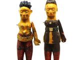 Il s'agit de deux figurines en bois représentant un homme et une femme.
