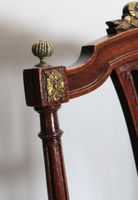 Paire de chaises en bois sculpté à dossier en chapeau de gen… (photo 4)