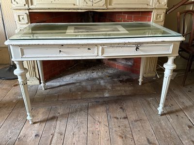 PETIT BUREAU en bois laqué blanc ouvrant à deux tiroirs. - Photo 1