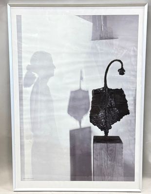 une photo d'une photo en noir et blanc représentant une personne