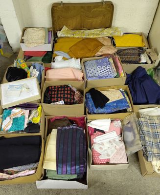 204 / À récupérer dans une maison à Meyzieu : -1-A-mil…