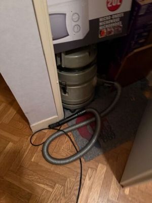 1 aspirateur sans sacs VENTE SUR DESIGNATION SE TROUVANT A S…