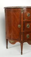 Commode demi-lune en bois de placage ouvrant à trois tiroirs… (photo 5)