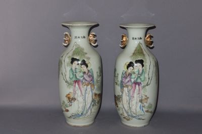 two vases that are sitting on a table