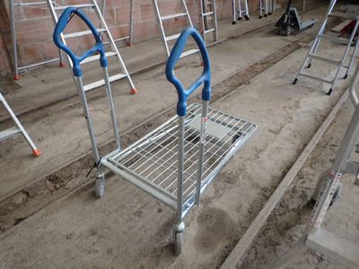 many ladders that are lined up in a room