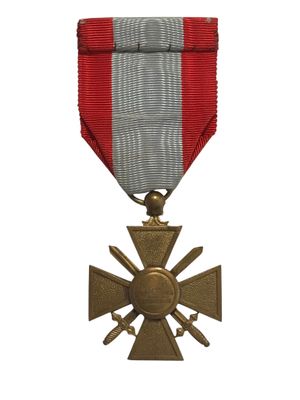 l'image d'une médaille ornée d'une croix