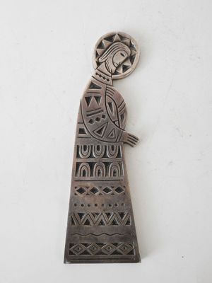 a silver metal sculpture of a woman with a bird on her head