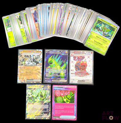 un lot de cartes posées sur une table