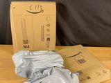deux boîtes d'amazon sur une table en bois