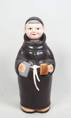 une image représentant une figurine de moine tenant un livre