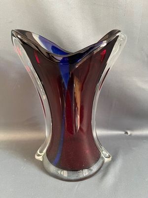 MURANO - Vase à section navette en verre rouge, bleu et tran…