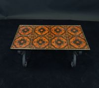 Table basse rectangulaire en fer forgé.