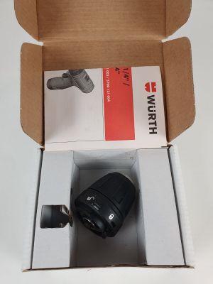 une boîte contenant une télécommande