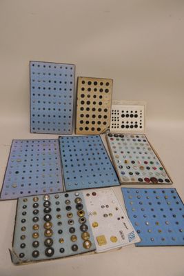 de nombreux types de boutons différents sur une table