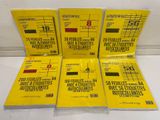 six livres jaunes sont empilés les uns sur les autres sur une table