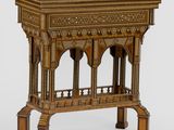 une table en bois avec un plateau sculpté et une étagère au-dessus