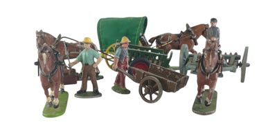 trois figurines représentant un homme et un cheval tirant un chariot couvert