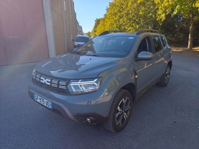 a picture of a grey dacia parked in a parking lot
