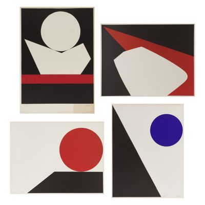 un ensemble de quatre tableaux abstraits noirs, blancs, rouges et bleus