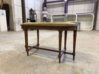Banquette de piano ovale en hêtre mouluré et sculpté reposan… (photo 5)
