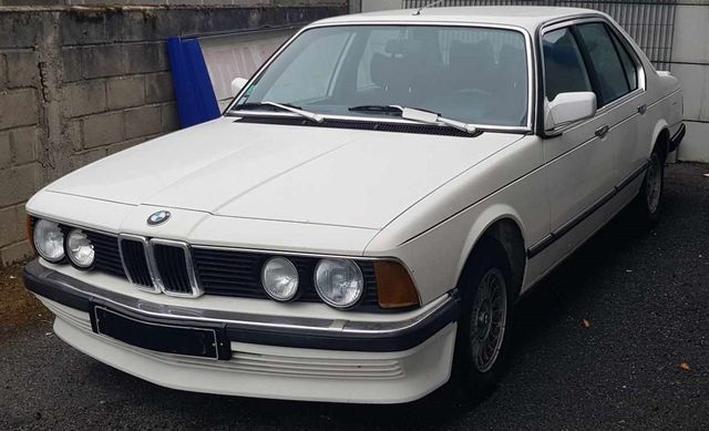 Véhicule particulier BMW 728i. Immatriculée 2898-RW-03, 1 ère mis...