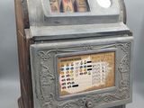une machine à sous équipée de nombreux boutons