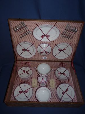 Peu courant service de table en porcelaine pour poupée, chif…