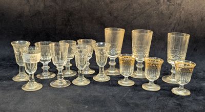 VERRERIE : Ensemble de 14 verres à liqueur XIXème taillés et…