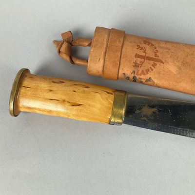 two different types of knives on a table