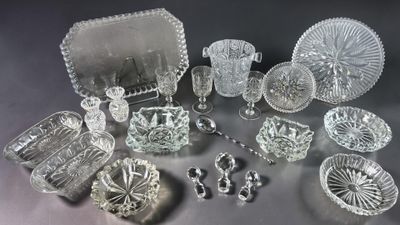 several pieces of glass are arranged on a table