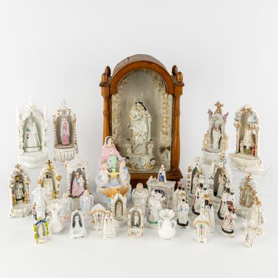 many figurines that are sitting on a table