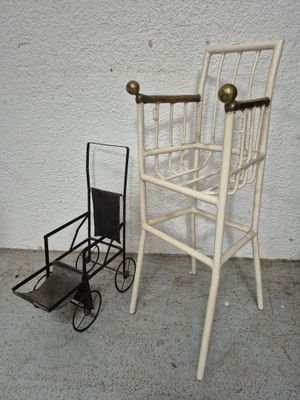 a small chair and a small chair next to each other