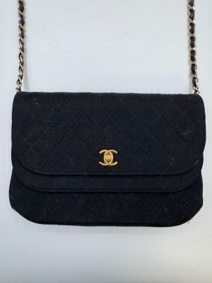 CHANEL Paris Made in France Sac en jersey matelassé noir, à …