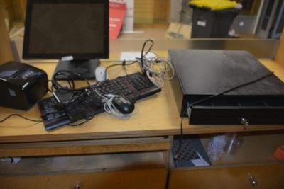 Sur désignation. Lot système caisse Saga avec clavier, douchette optic - Photo 1