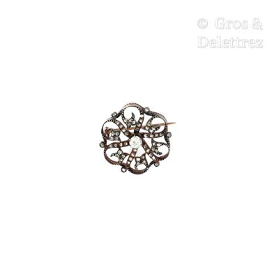 Travail français de la fin du XIXe siècle Broche « Rosace fe…