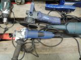 many tools that are sitting on a pallet