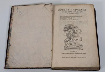 un livre ouvert avec le dessin d'un homme sur un cheval