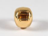 une image représentant une bague en or sertie d'une citrine facettée