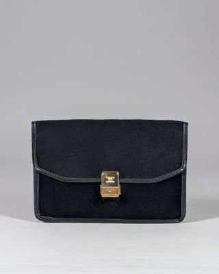 CELINE (depuis 1945) à Paris - POCHETTE en velours noir et b…
