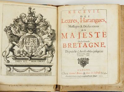 un livre ouvert sur lequel est représenté un blason
