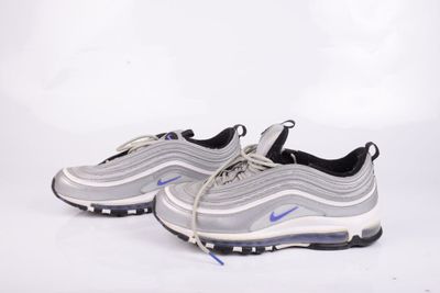 La Nike Air Max 97 est une basket grise et bleue