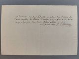 un gros plan d'un morceau de papier sur lequel on a écrit