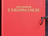un vieux livre rouge sur lequel est inscrit en lettres dorées le mot « carbinenate »