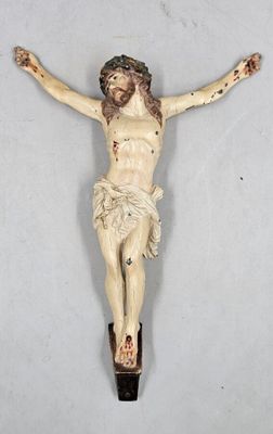 241 / MV2 / Christ en mailshort peint et patiné époque…