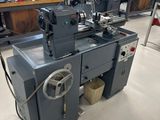 une machine placée au milieu d'une pièce