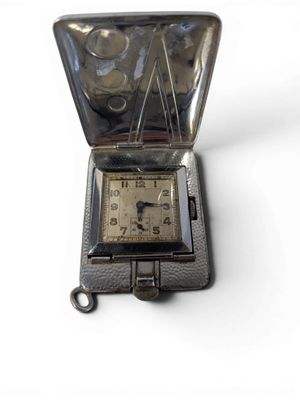 Montre de sac en métal. Mouvement mécanique (bloqué).