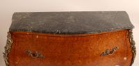 Commode sauteuse de forme galbée toutes faces, en bois de pl… (photo 6)